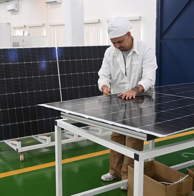 Constata Díaz-Canel novedosas soluciones energéticas y constructivas
