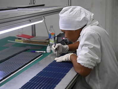 Constata Díaz-Canel novedosas soluciones energéticas y constructivas