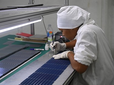 Constata Díaz-Canel novedosas soluciones energéticas y constructivas 3
