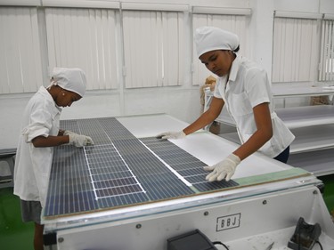 Constata Díaz-Canel novedosas soluciones energéticas y constructivas 4