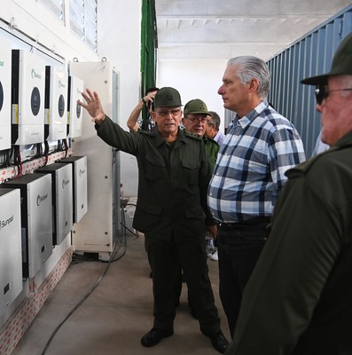 Constata Díaz-Canel novedosas soluciones energéticas y constructivas