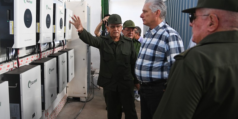 Constata Díaz-Canel novedosas soluciones energéticas y constructivas