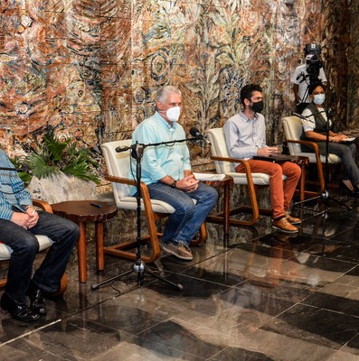 Encuentro con jóvenes miembros de la Asociación Hermanos Saíz