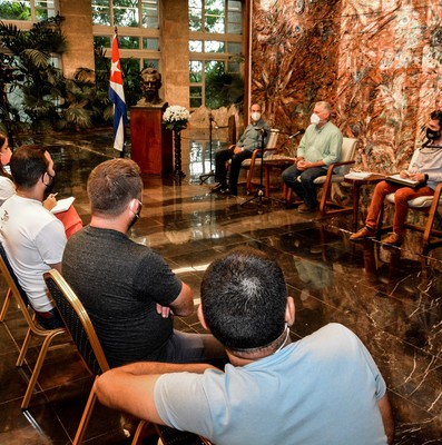 Encuentro con jóvenes miembros de la Asociación Hermanos Saíz