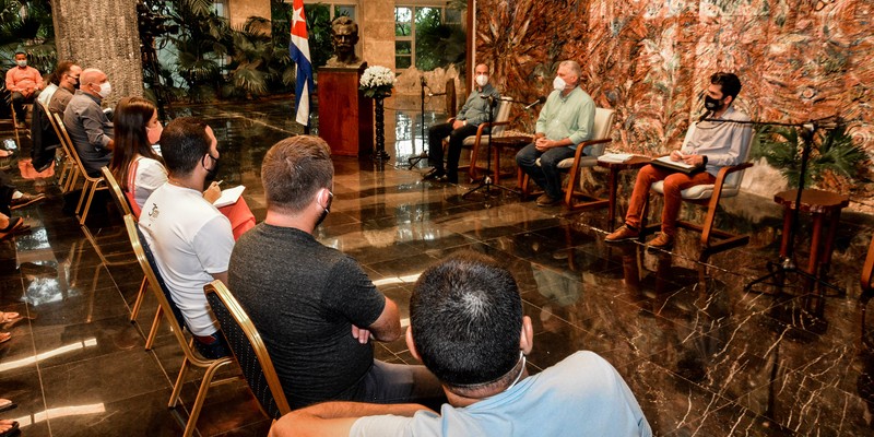 Encuentro con jóvenes miembros de la Asociación Hermanos Saíz