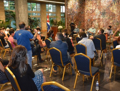Encuentro con jóvenes miembros de la Asociación Hermanos Saíz