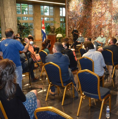 Encuentro con jóvenes miembros de la Asociación Hermanos Saíz