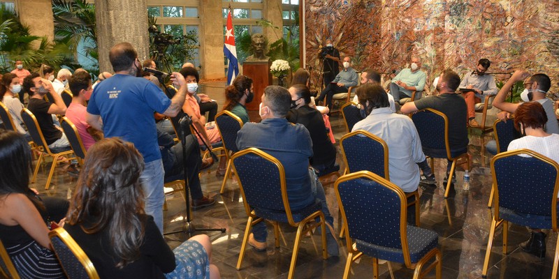 Encuentro con jóvenes miembros de la Asociación Hermanos Saíz