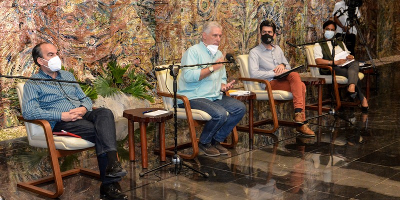 Encuentro con jóvenes miembros de la Asociación Hermanos Saíz
