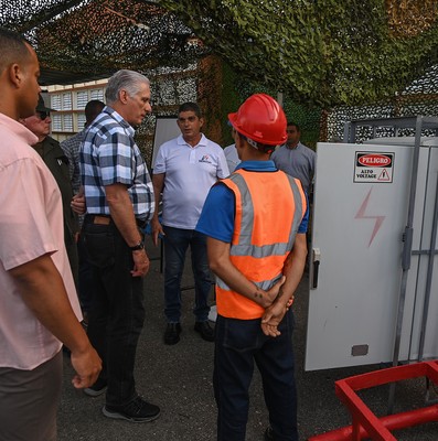 Constata Díaz-Canel novedosas soluciones energéticas y constructivas