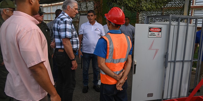 Constata Díaz-Canel novedosas soluciones energéticas y constructivas
