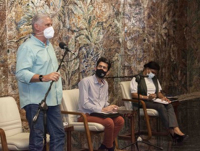 Encuentro con jóvenes miembros de la Asociación Hermanos Saíz