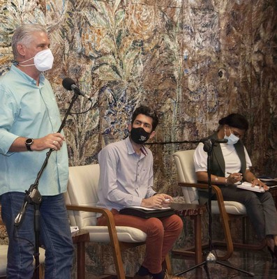 Encuentro con jóvenes miembros de la Asociación Hermanos Saíz