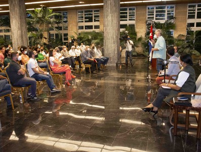 Encuentro con jóvenes miembros de la Asociación Hermanos Saíz