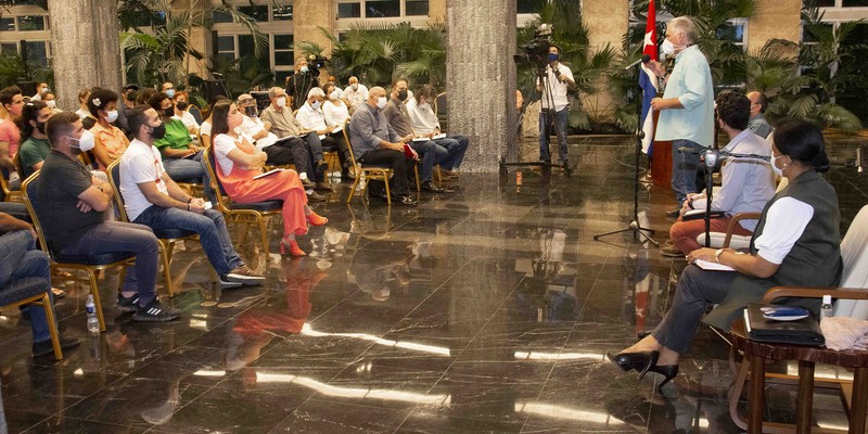 Encuentro con jóvenes miembros de la Asociación Hermanos Saíz