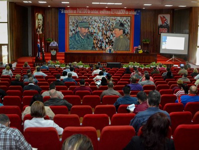 Encuentro con dirigentes provinciales y municipales - Holguin