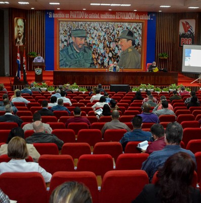 Encuentro con dirigentes provinciales y municipales - Holguin