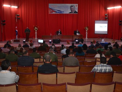 Encuentro con dirigentes provinciales y municipales - Cienfuegos