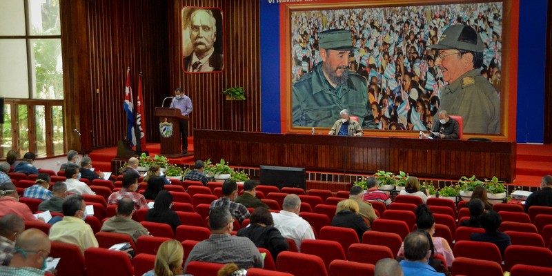 Encuentro con dirigentes provinciales y municipales - Holguin