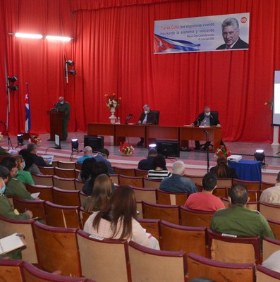Encuentro con dirigentes provinciales y municipales - Cienfuegos
