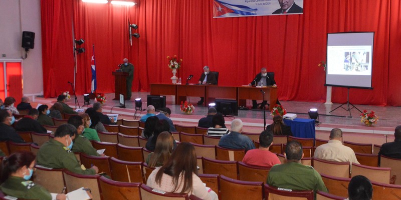 Encuentro con dirigentes provinciales y municipales - Cienfuegos