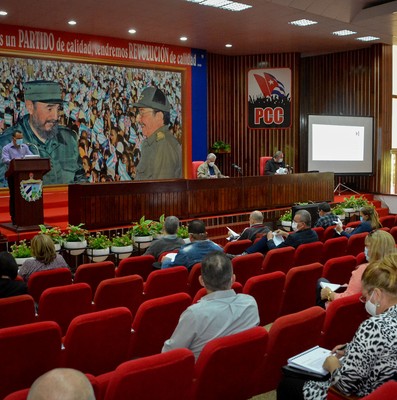 Encuentro con dirigentes provinciales y municipales - Holguin