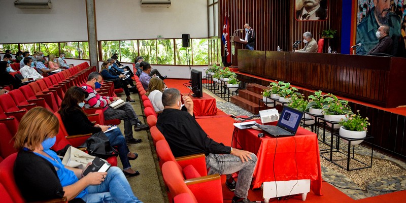 Encuentro con dirigentes provinciales y municipales - Holguin