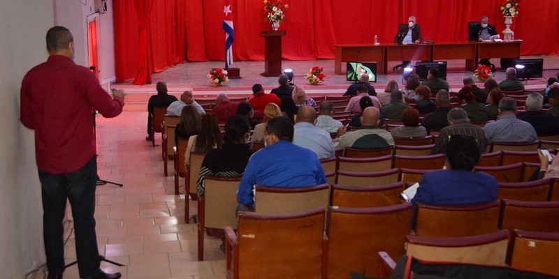 Encuentro con dirigentes provinciales y municipales - Cienfuegos