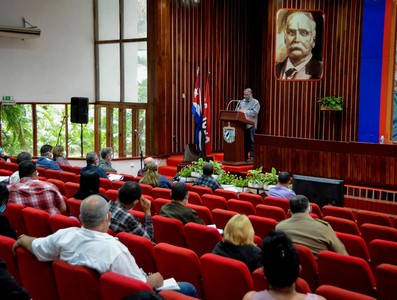 Encuentro con dirigentes provinciales y municipales - Holguin
