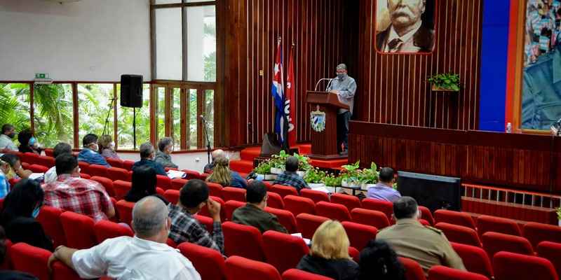 Encuentro con dirigentes provinciales y municipales - Holguin