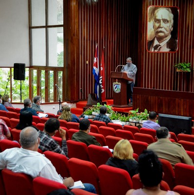 Encuentro con dirigentes provinciales y municipales - Holguin