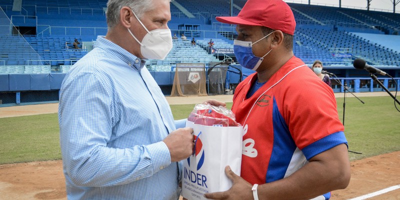Encuentro con Equipo Cuba de Béisbol