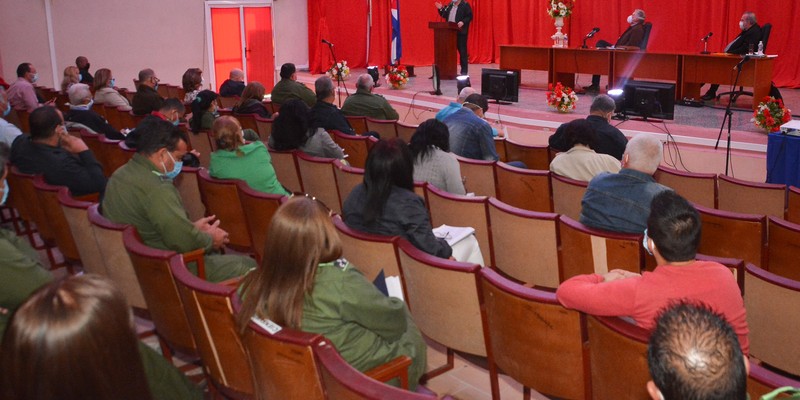 Encuentro con dirigentes provinciales y municipales - Cienfuegos