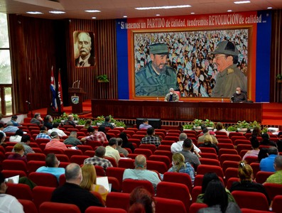 Encuentro con dirigentes provinciales y municipales - Holguin