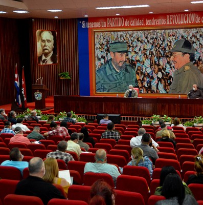 Encuentro con dirigentes provinciales y municipales - Holguin