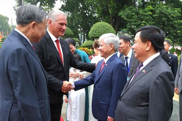 Presidente Díaz-Canel en Vietnam 11