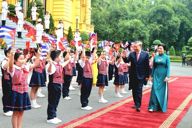 Presidente Díaz-Canel en Vietnam 1