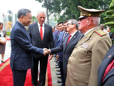 Presidente Díaz-Canel en Vietnam