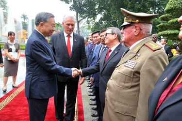 Presidente Díaz-Canel en Vietnam 14