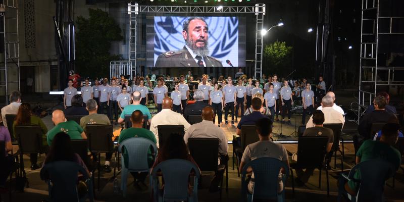 Fidel en la Escalinata otra vez, como siempre. Velada cultural en homenaje al Comandante en Jefe Fidel Castro Ruz