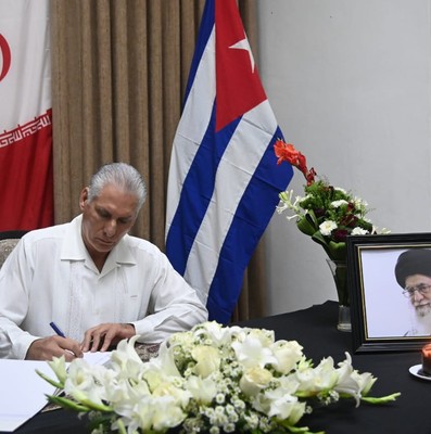 Firma Presidente cubano Libro de Condolencias en honor al Gran Ayatolá Alí Jameneí