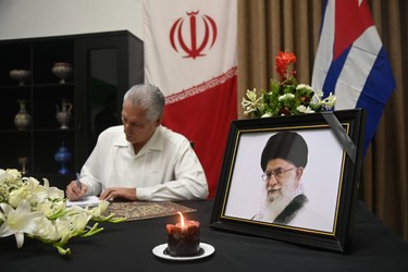 Firma Presidente cubano Libro de Condolencias en honor al Gran Ayatolá Alí Jameneí 4