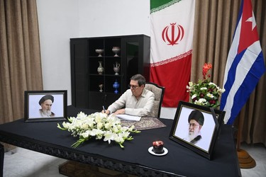 Firma Presidente cubano Libro de Condolencias en honor al Gran Ayatolá Alí Jameneí 6