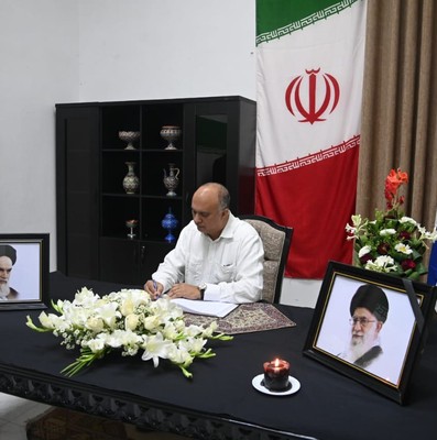 Firma Presidente cubano Libro de Condolencias en honor al Gran Ayatolá Alí Jameneí