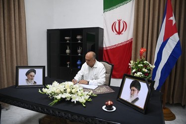 Firma Presidente cubano Libro de Condolencias en honor al Gran Ayatolá Alí Jameneí 7