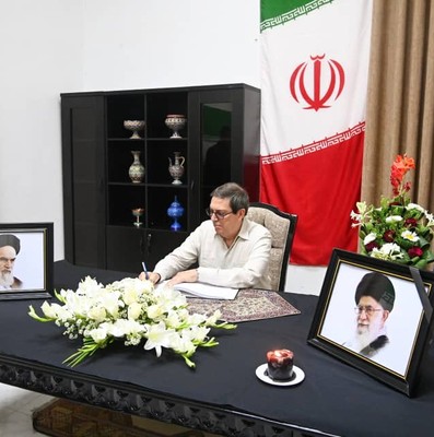 Firma Presidente cubano Libro de Condolencias en honor al Gran Ayatolá Alí Jameneí