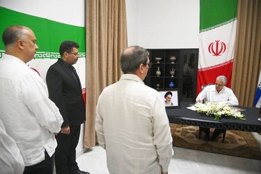 Firma Presidente cubano Libro de Condolencias en honor al Gran Ayatolá Alí Jameneí 11