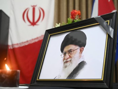 Firma Presidente cubano Libro de Condolencias en honor al Gran Ayatolá Alí Jameneí