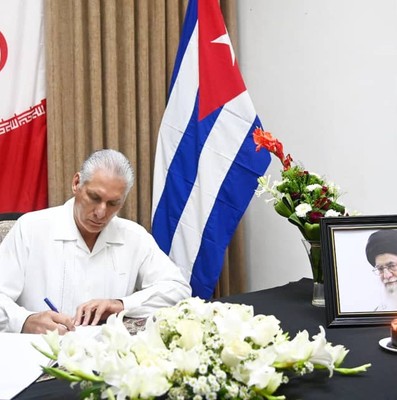 Firma Presidente cubano Libro de Condolencias en honor al Gran Ayatolá Alí Jameneí