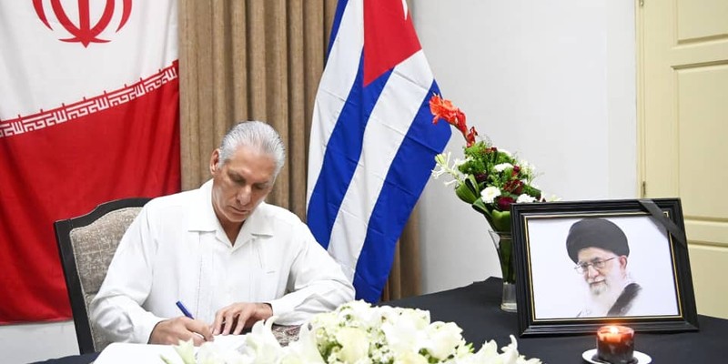 Firma Presidente cubano Libro de Condolencias en honor al Gran Ayatolá Alí Jameneí
